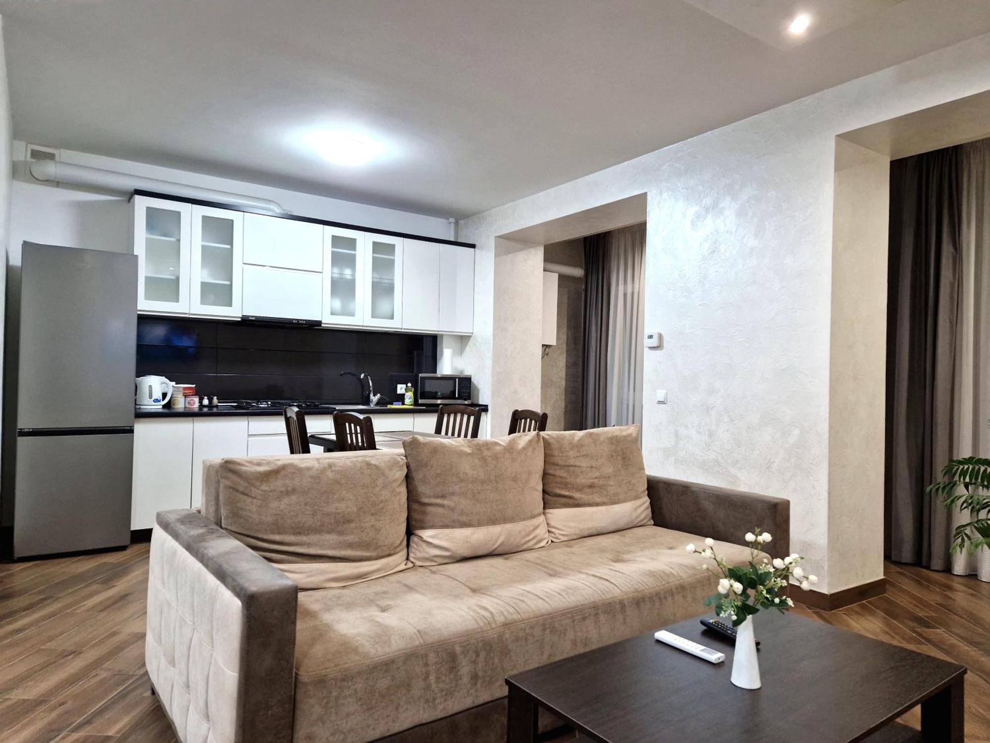 Modern Apartment On Belvedere Ивано-Франкивск Екстериор снимка