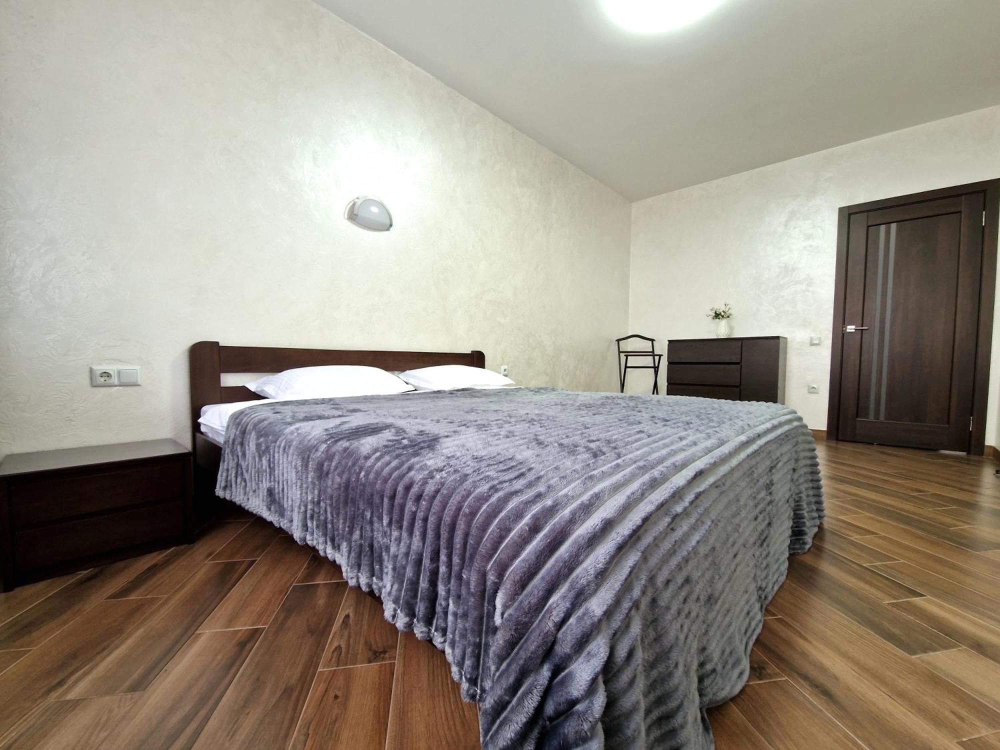 Modern Apartment On Belvedere Ивано-Франкивск Екстериор снимка