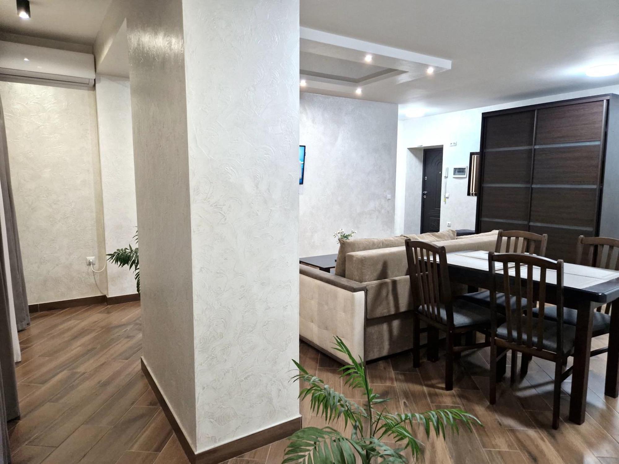 Modern Apartment On Belvedere Ивано-Франкивск Екстериор снимка